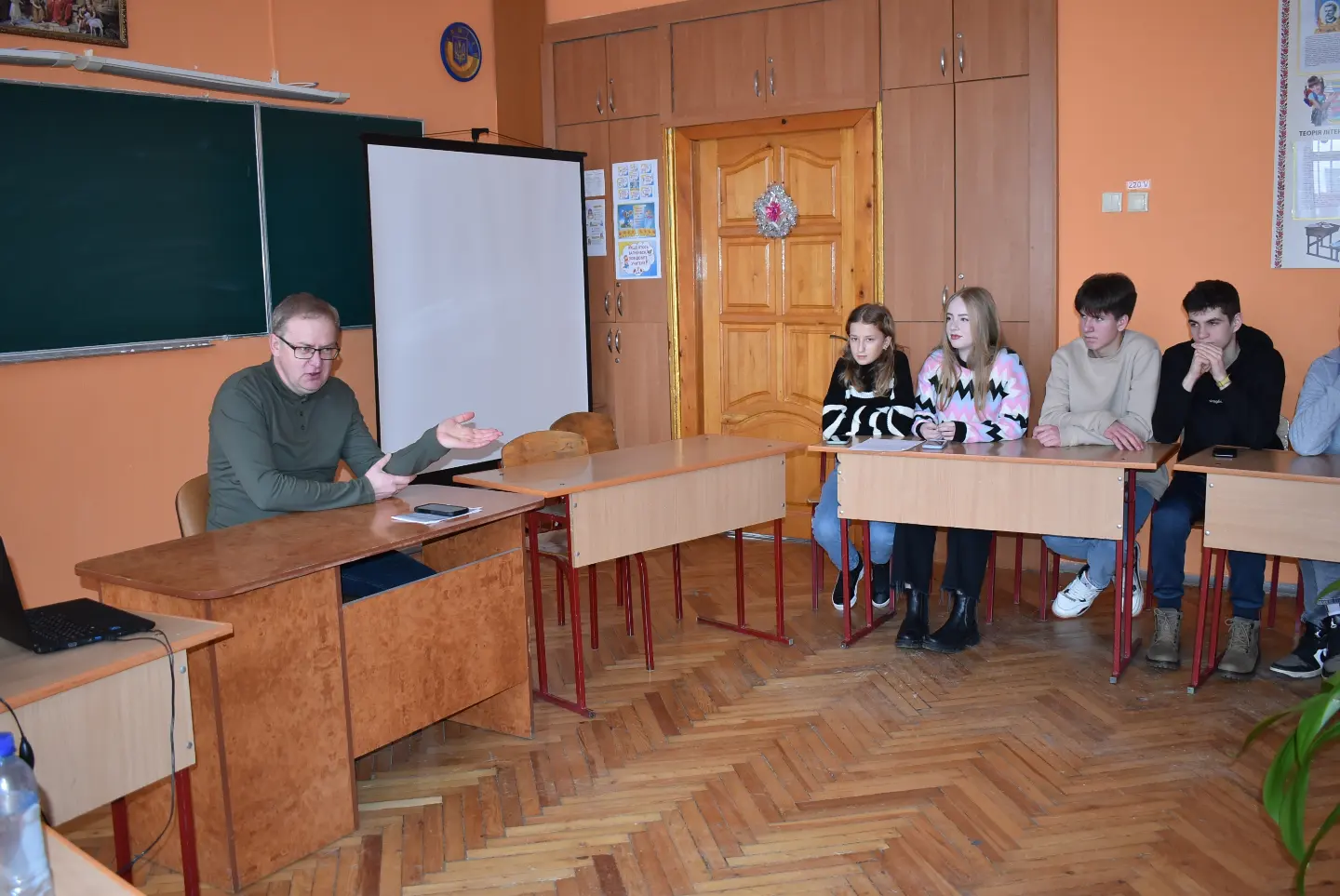 Зустріч учнів 10-11х класів з міським головою п.Андрієм Кульчинським 1 img 20230125 185754 814