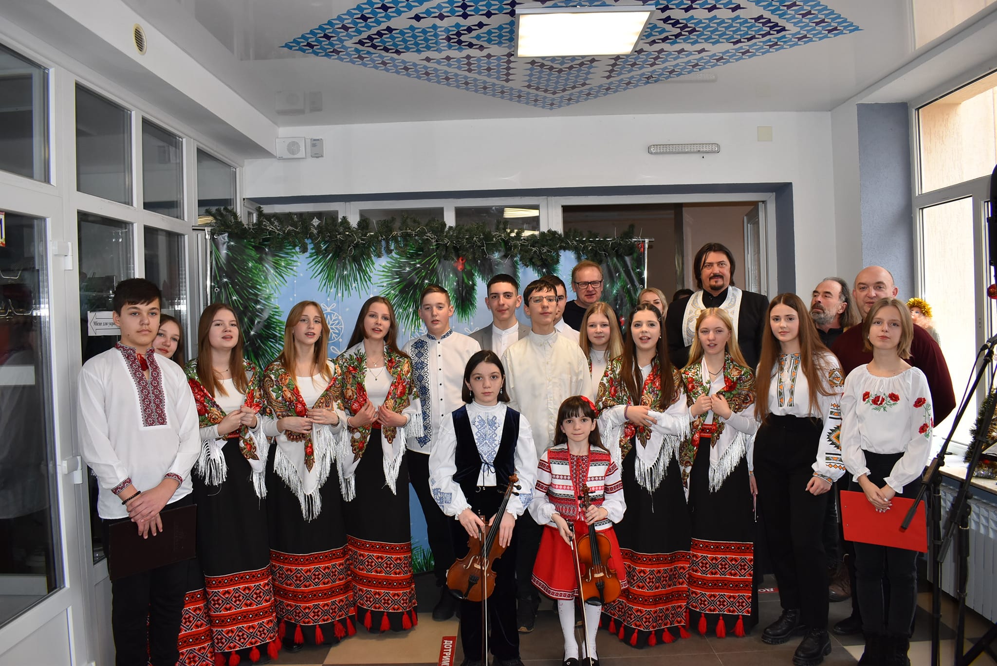 Колядуємо, Бога прославляємо, на Перемогу працюємо й чекаємо! 1 420195013 913769097200386 4000161354923687670 n