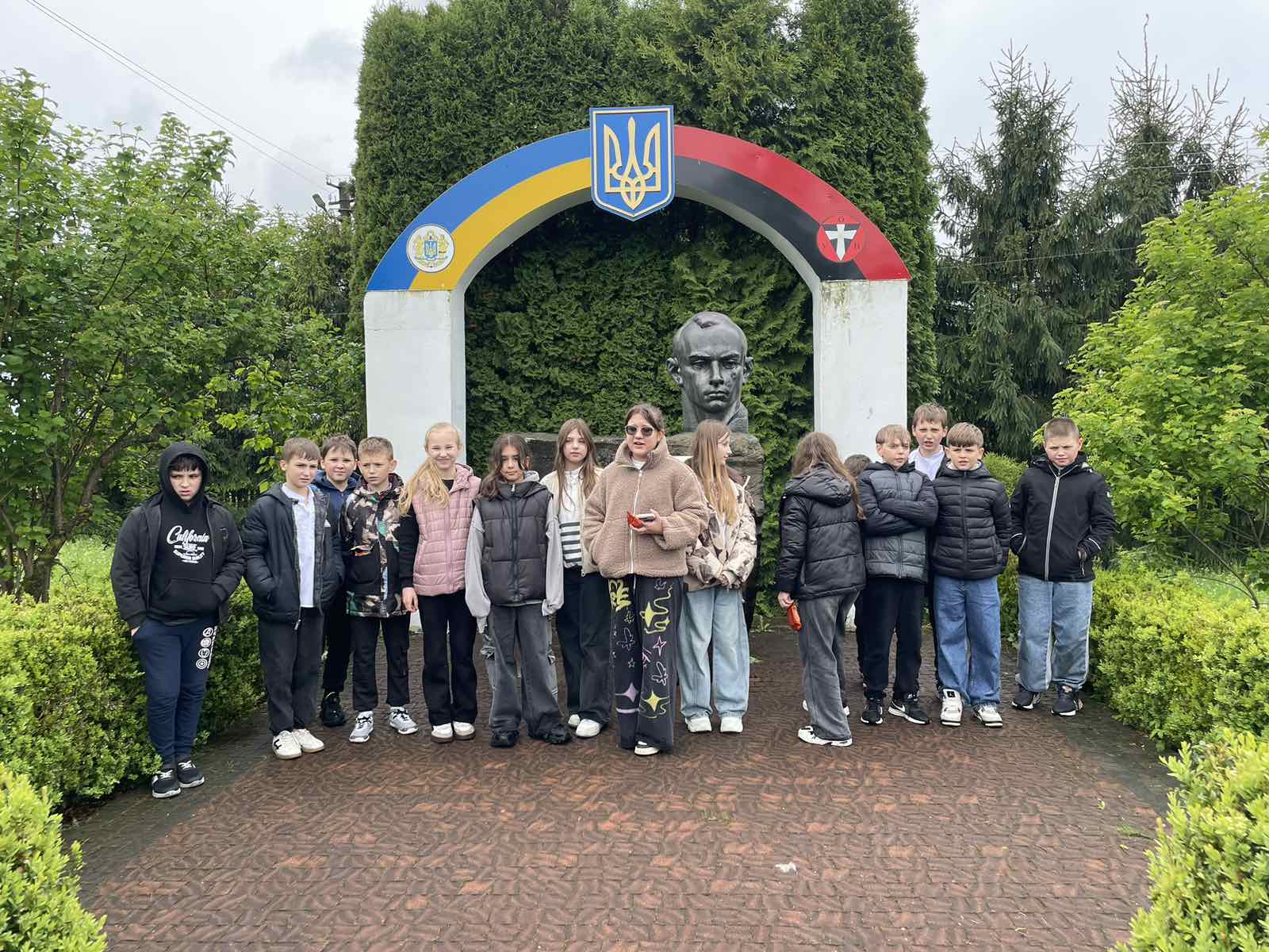 Патріотична мандрівка учнів 5-В класу. 1 1000010329